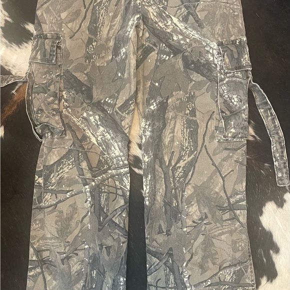 Camouflage Cargo Pants - Picture 5 of 5